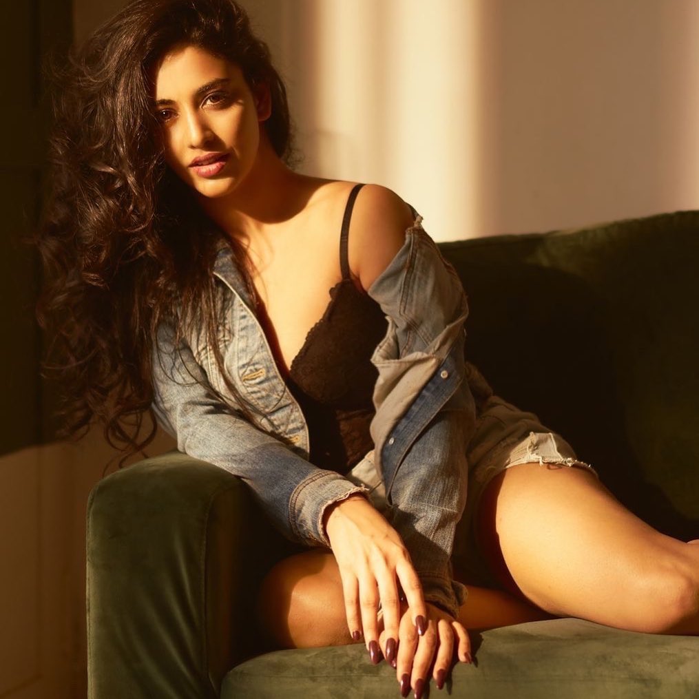 Actress Daksha Nagarkar Hot Sexy Photo