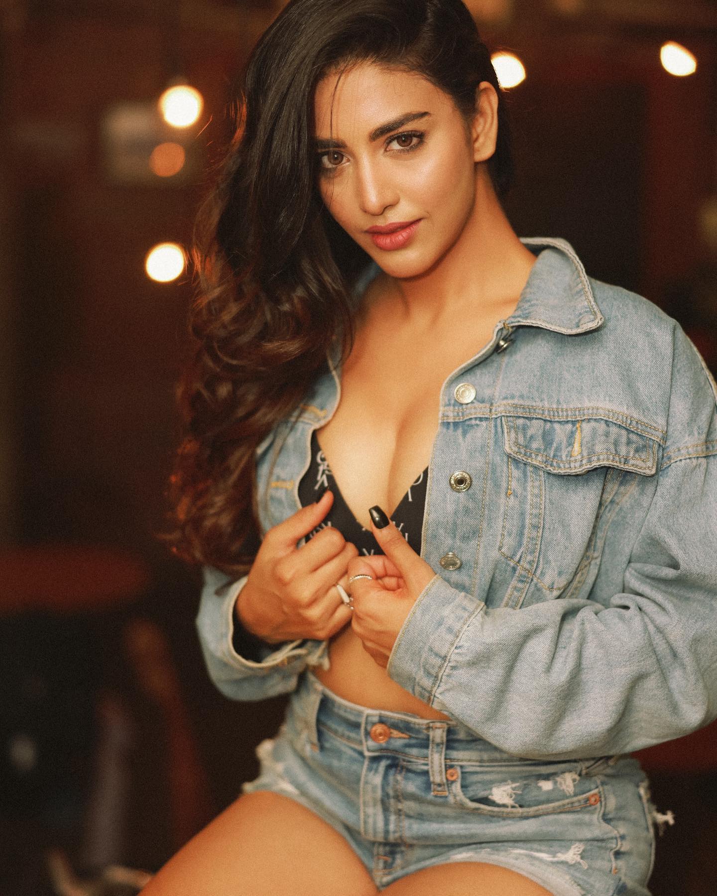 Actress Daksha Nagarkar Hot boobs Photo