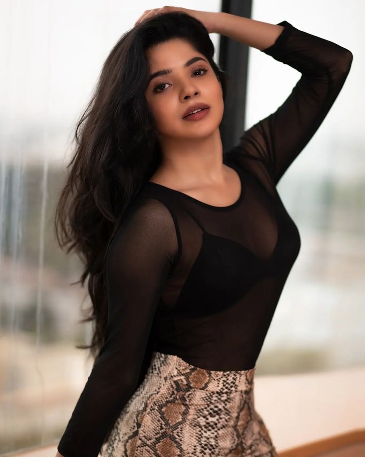 Tamil Actress Divya Bharathi Sexy Hot Photo