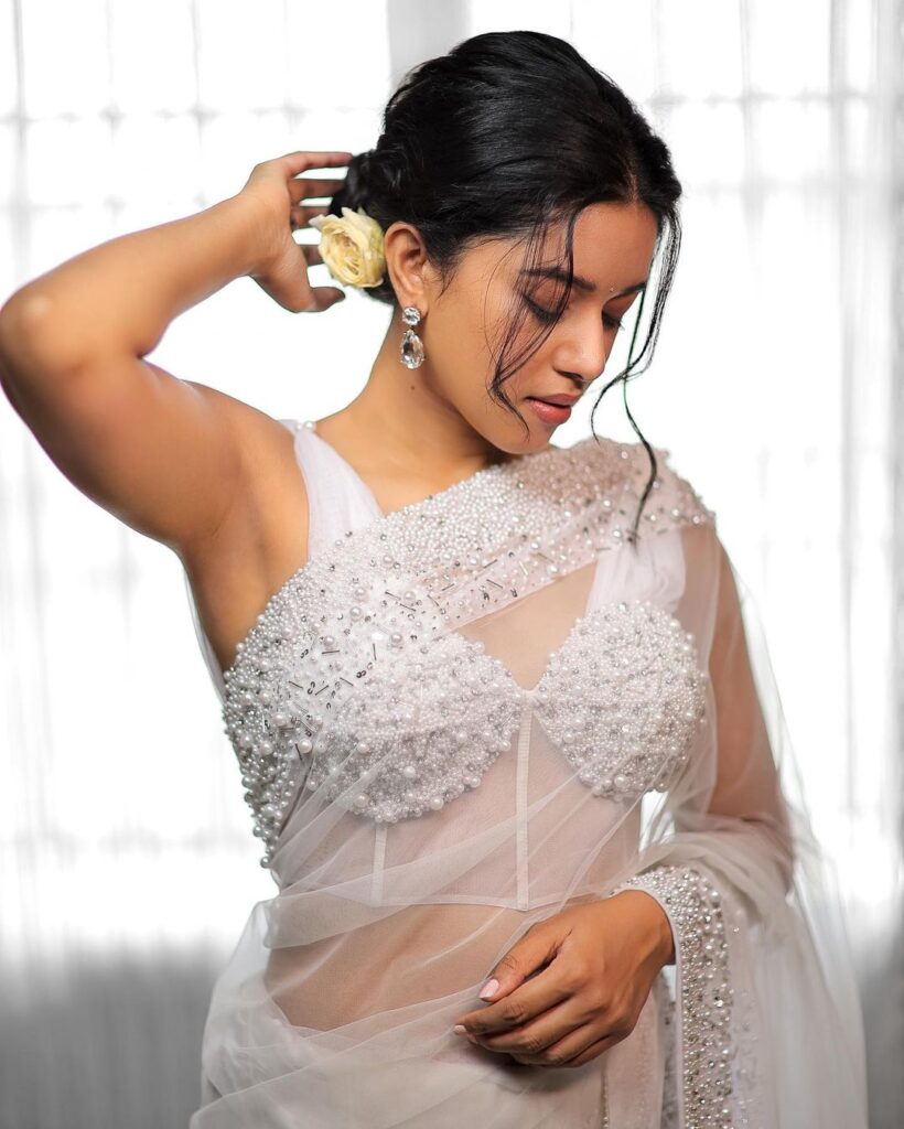 Mirnalini Ravi Hot Photo